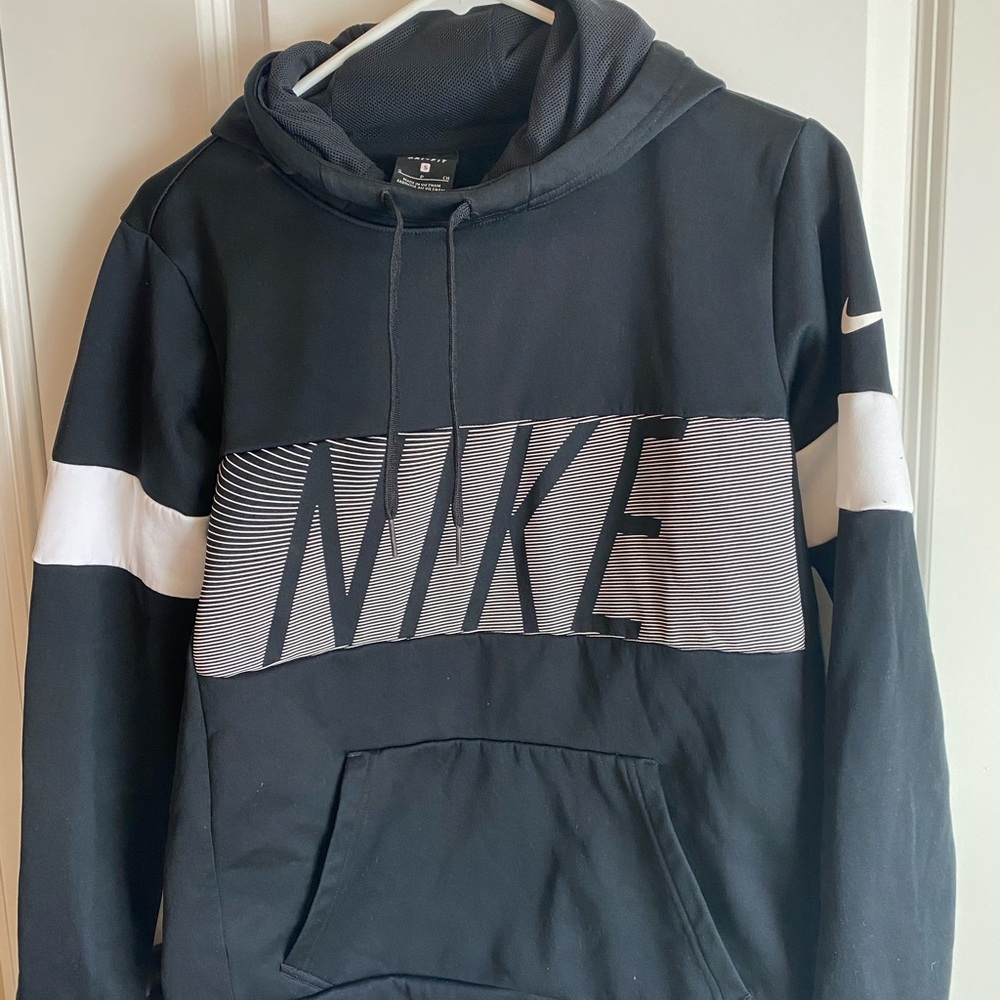 Women’s Nike sweatshirt